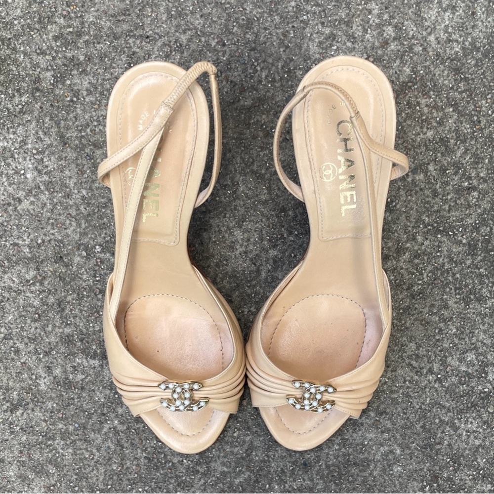 CHANEL 2005 “CC” Pearl Embellished Beige Leather Slingback Heels